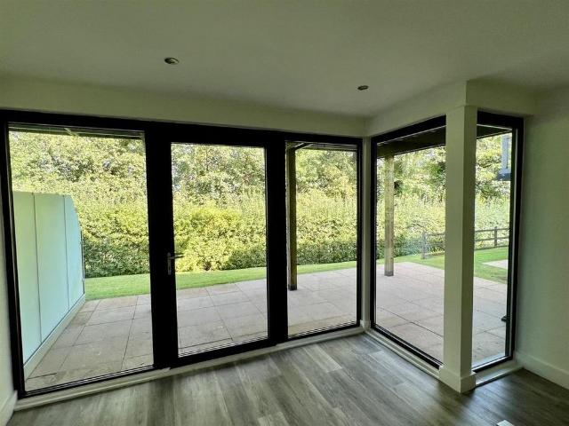 Apartment for rent in Cefn Glas, Wales