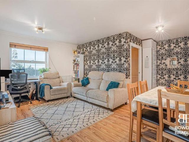Apartment for rent in Collier Row, Greater London