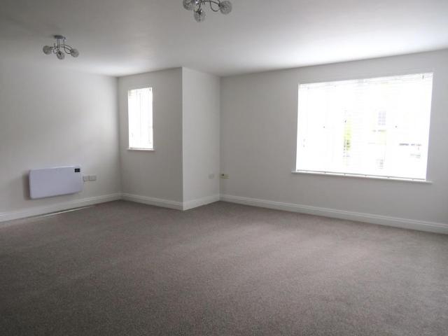 Apartment for rent in Kingsmead, Shenley Brook End