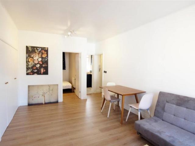 Flat for rent in South Hampstead, Greater London