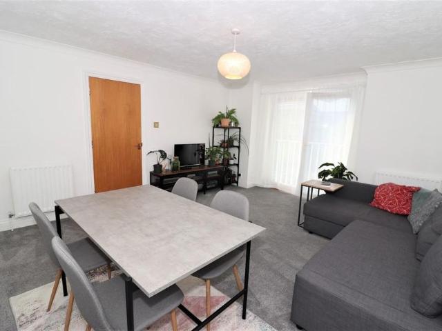 Apartment for rent in St James, Sandown Park