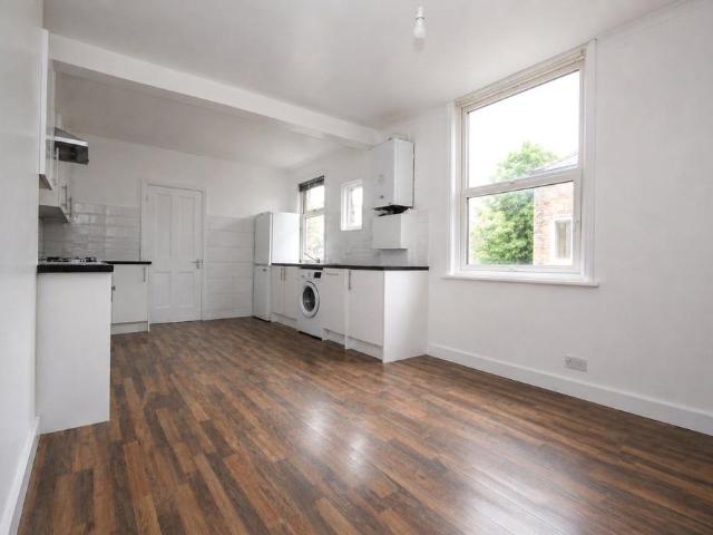 Flat for rent in London Borough of Croydon, Selhurst