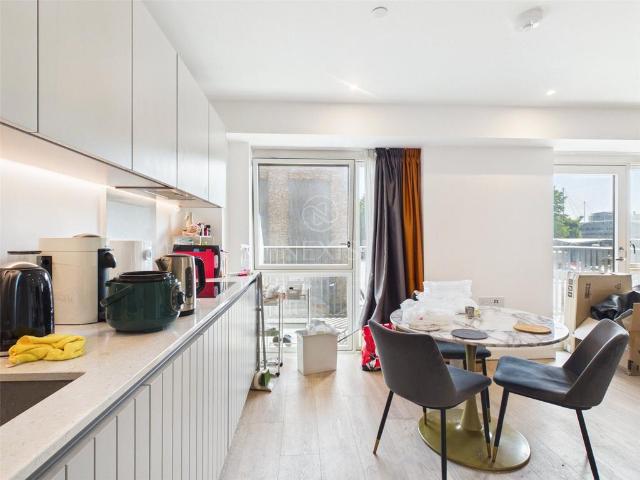 Flat for rent in Canning Town, Greater London