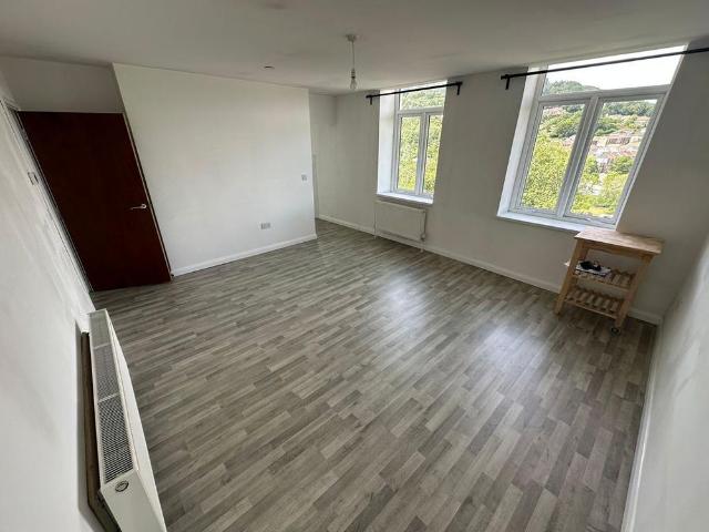 Apartment for rent in Pen-y-coedcae, Pontypridd