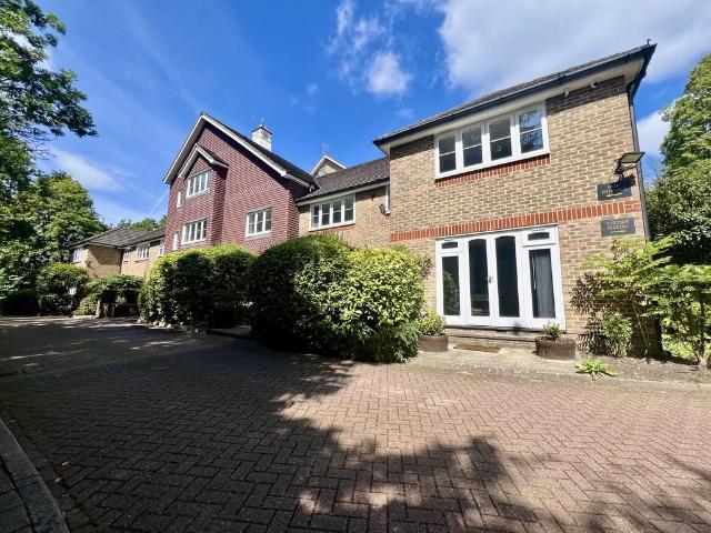 Flat for rent in Pinner, Greater London