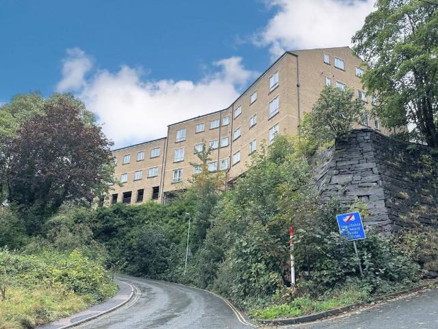 Flat for rent in Woolshops, Halifax