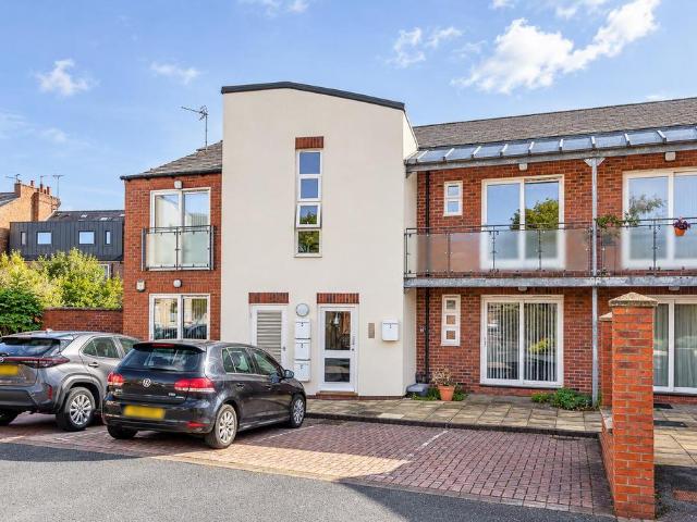 Flat for rent in The Groves, York