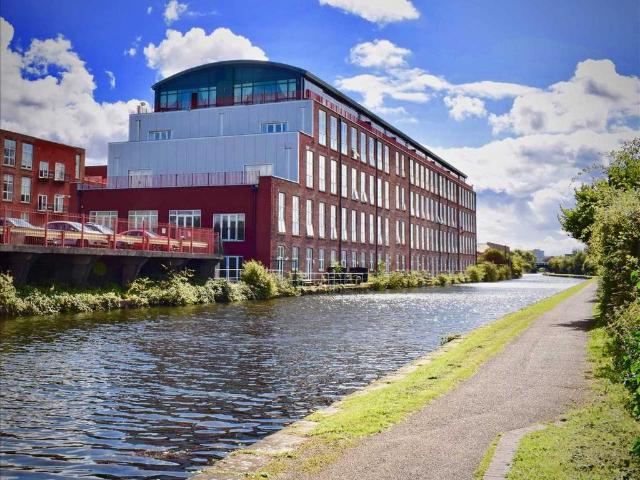 Flat for rent in Calderstones