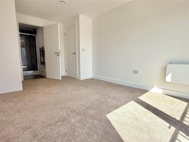 Flat for rent in Calderstones