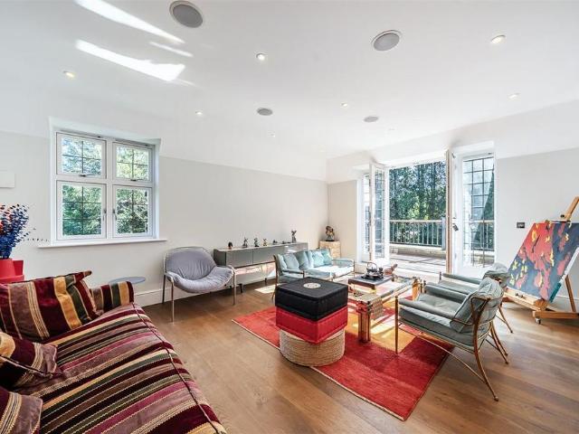 Apartment for rent in Walton On The Hill, Reigate and Banstead
