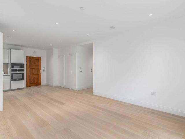 Apartment for rent in London Borough of Richmond upon Thames, Greater London
