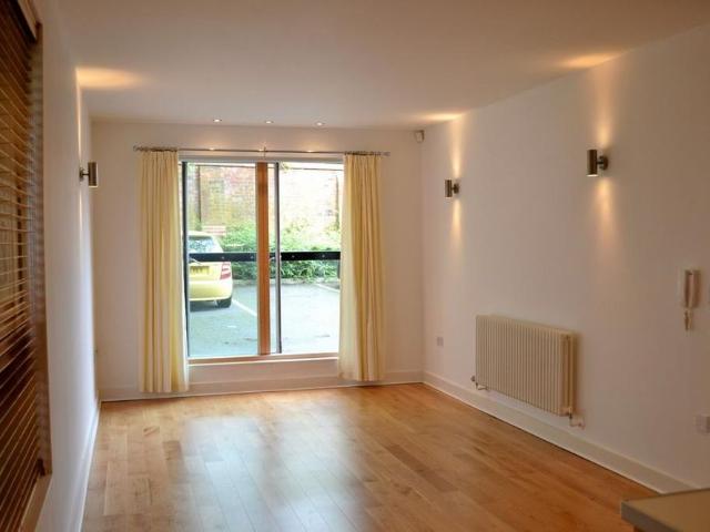 Apartment for rent in Fulshaw Park, Wilmslow