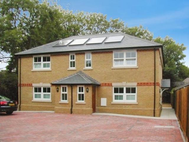 Flat for rent in Row Town, Surrey