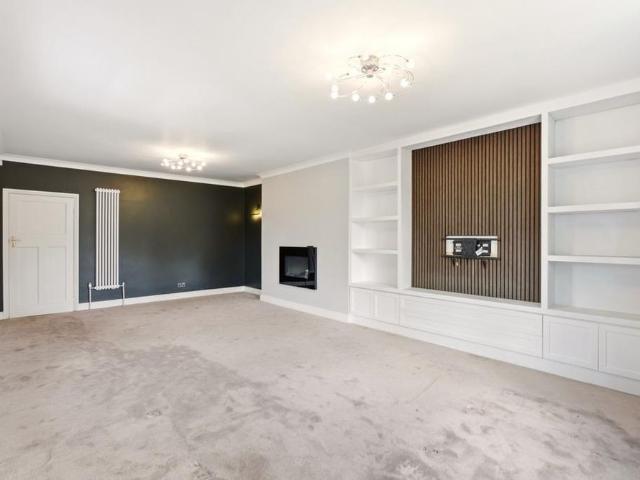 Apartment for rent in Hatching Green, Five Acres