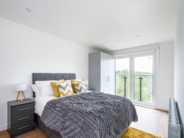 Flat for rent in Hillview, Surrey