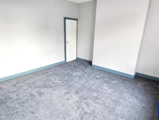 Flat for rent in Laisterdyke, West Yorkshire