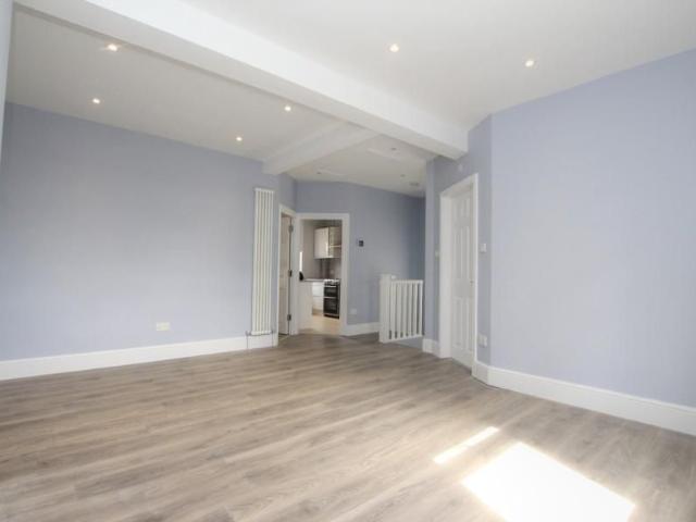 Apartment for rent in Preston, Greater London