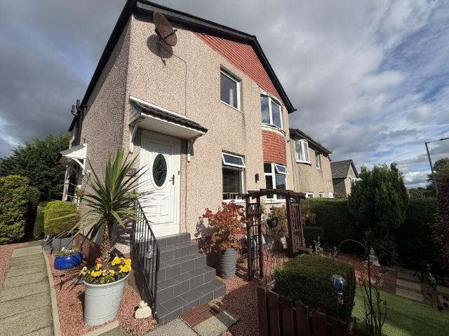Flat for rent in Croftfoot, Scotland