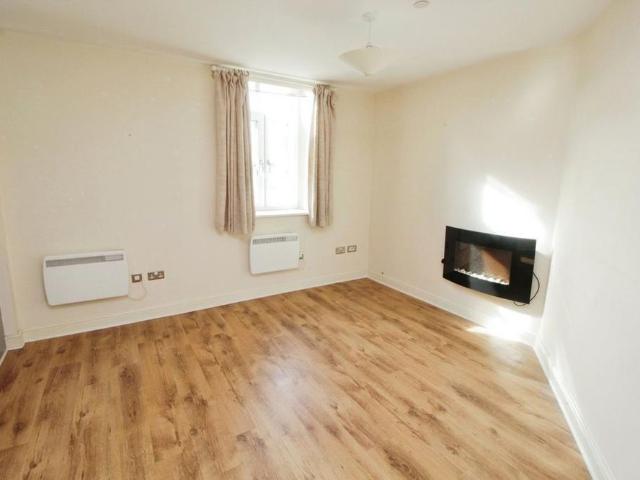Apartment for rent in Whitfield, Charlesworth