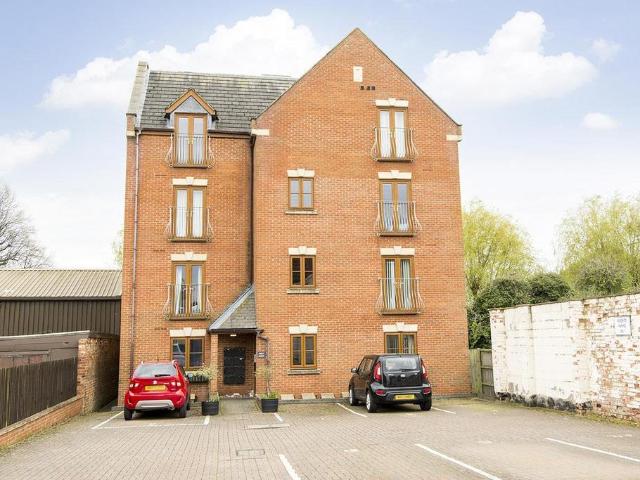 Flat for rent in Stanford On Avon, Leicestershire