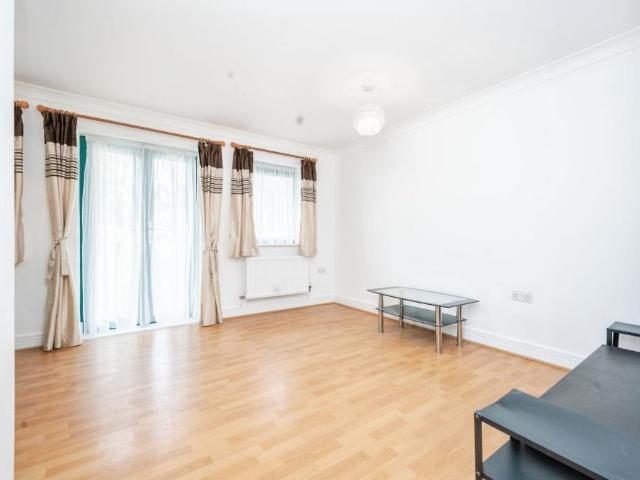 Apartment for rent in Lane, Greater London