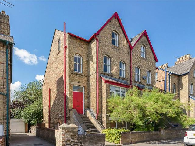 Flat for rent in The Slade, Oxfordshire