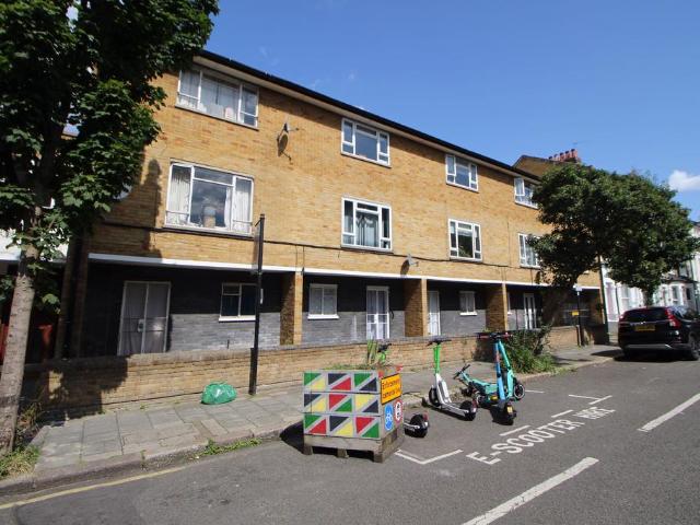 Flat for rent in Oval, Isle Of Man