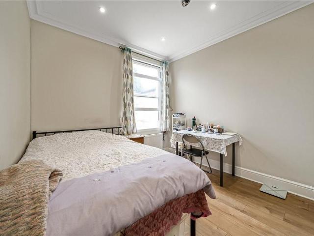 Apartment for rent in Strawberry Hill, Greater London