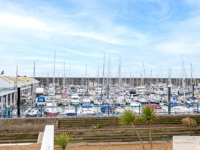 Apartment for rent in Roedean