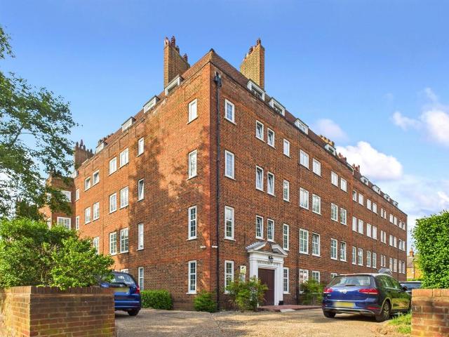 Flat for rent in St Margarets, Greater London