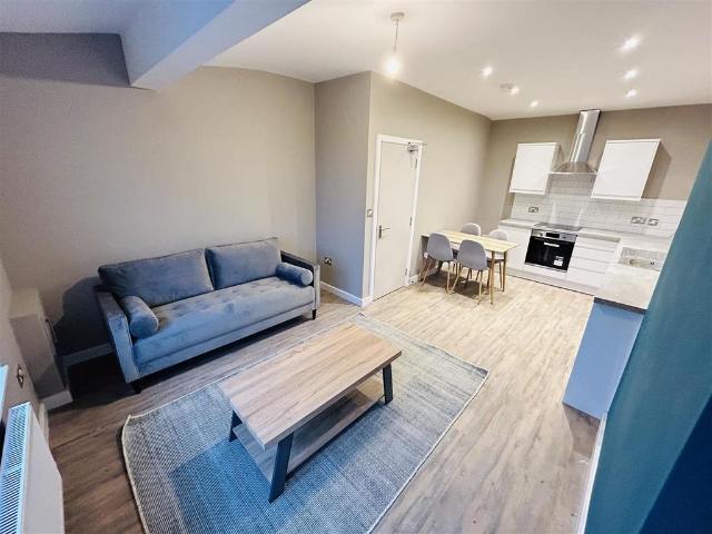 Flat for rent in Hyde Park, West Yorkshire