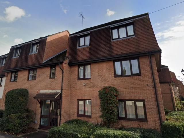 Flat for rent in Slough