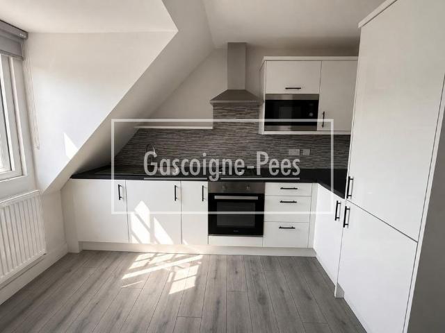 Apartment for rent in Holloway Hill, Fole