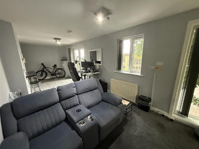 Apartment for rent in Akroydon, Halifax