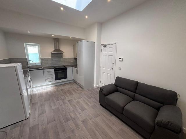 Flat for rent in Pennycomequick, Mount Wise