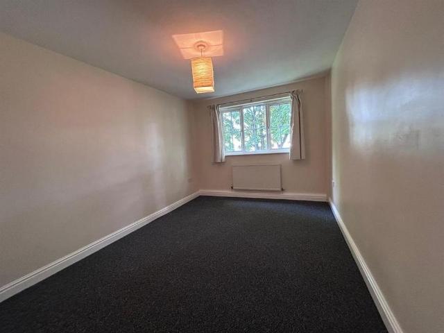 Apartment for rent in Shaw and Crompton, Pendock