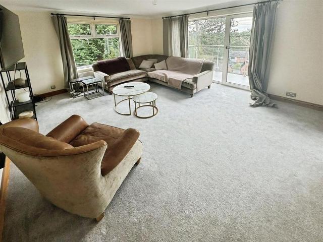 Apartment for rent in Alderley Edge