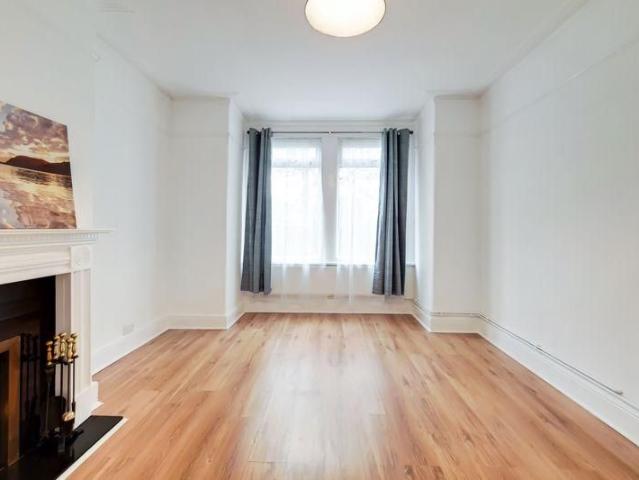 Apartment for rent in London Borough of Croydon, Waddon