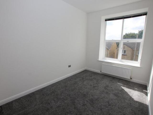 Apartment for rent in Longwood, West Yorkshire