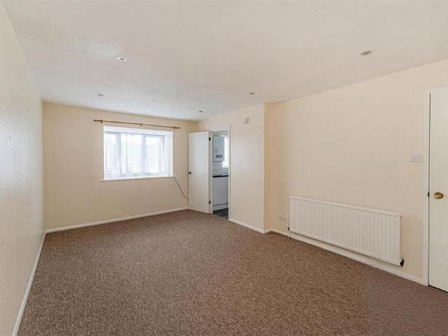 Apartment for rent in Freezywater, Greater London