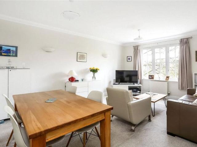 Apartment for rent in Sleepers' Hill, Hampshire