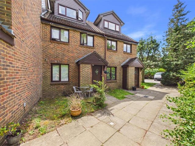 Flat for rent in Lower Halliford, Surrey