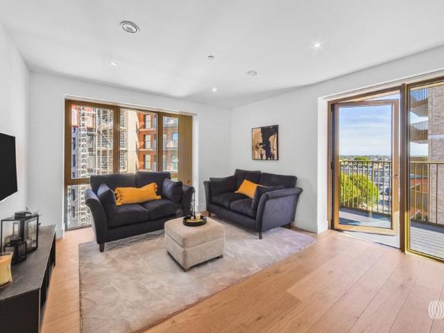 Flat for rent in London Borough of Hounslow, Strand