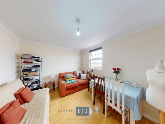 Apartment for rent in Barkingside, Greater London