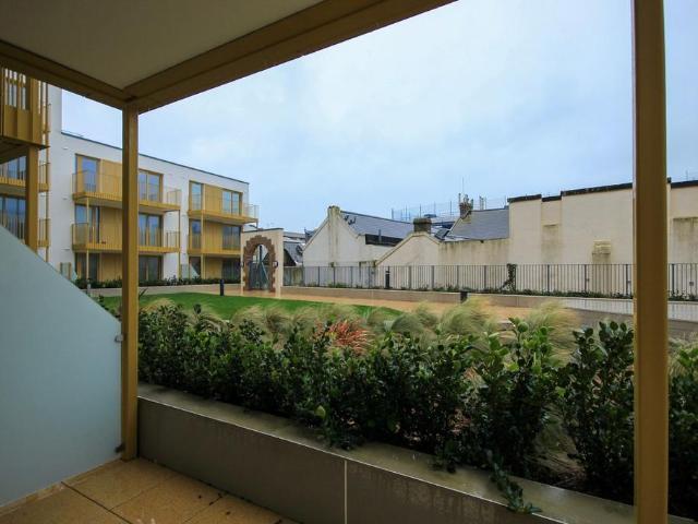 Flat for rent in St Helier, Greater London