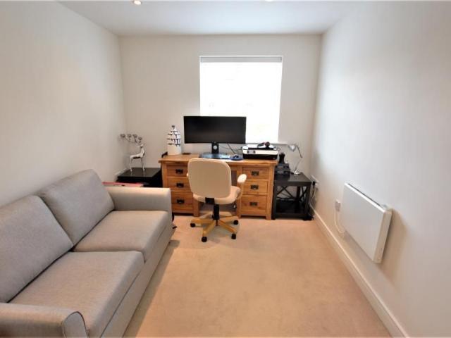 Apartment for rent in Horsell, Woking
