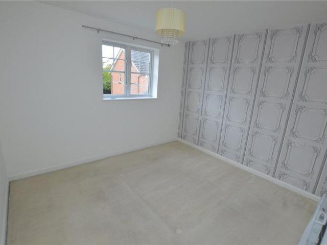 Apartment for rent in Thorpe-on-the-Hill, Leeds