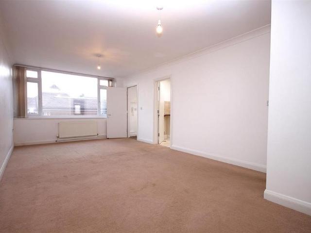 Apartment for rent in Pachesham Park, Surrey