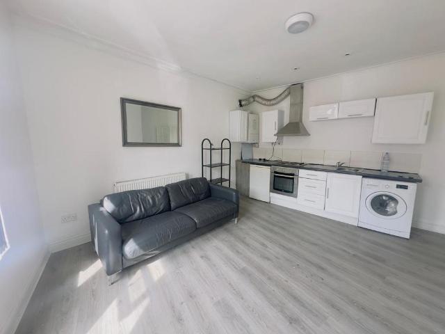 Flat for rent in Orrell Park, Calderstones