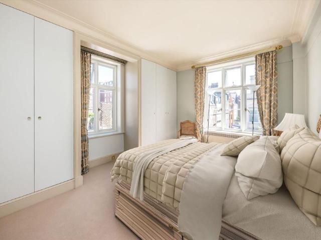 Flat for rent in Mayfair, Greater London
